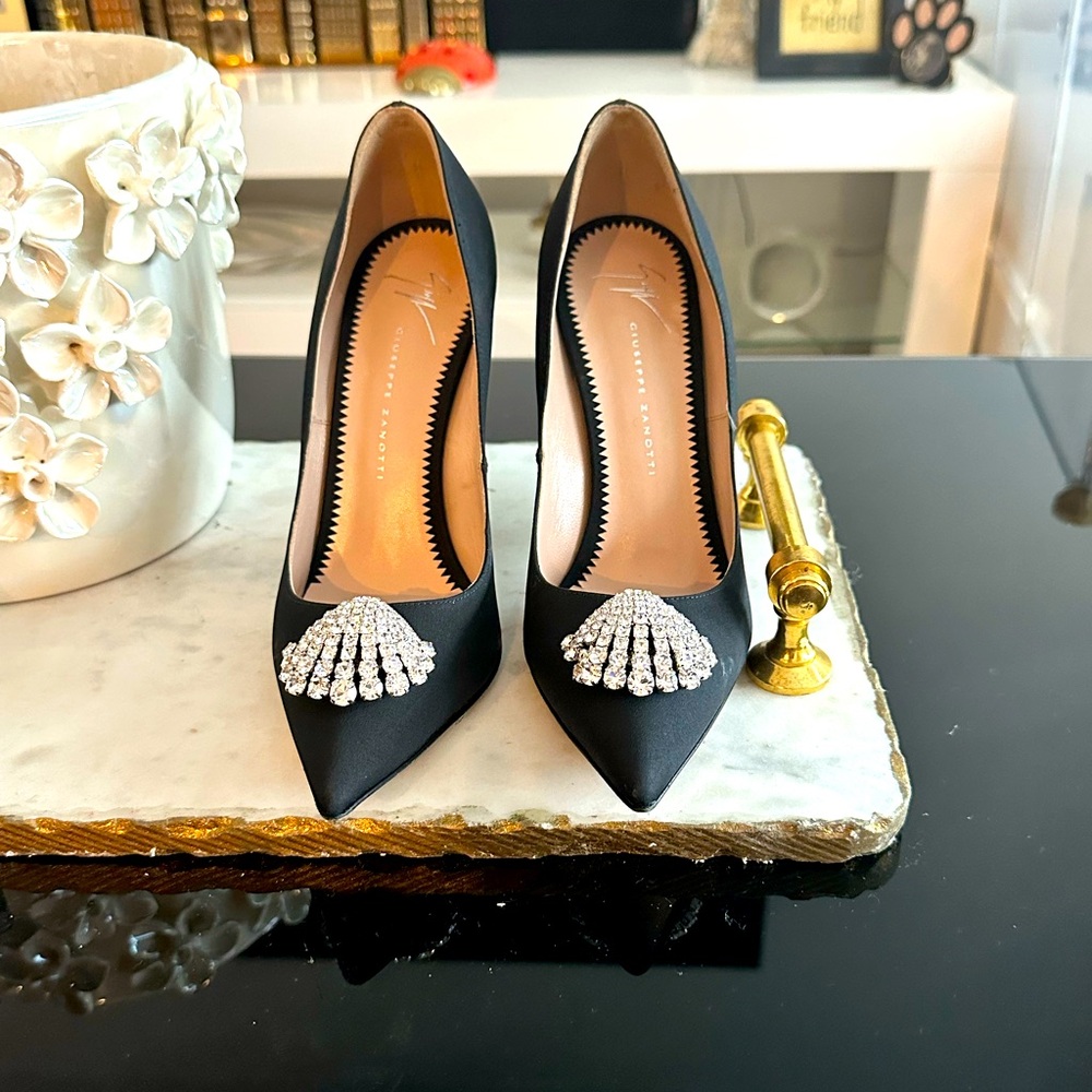 Giuseppe seashell pump